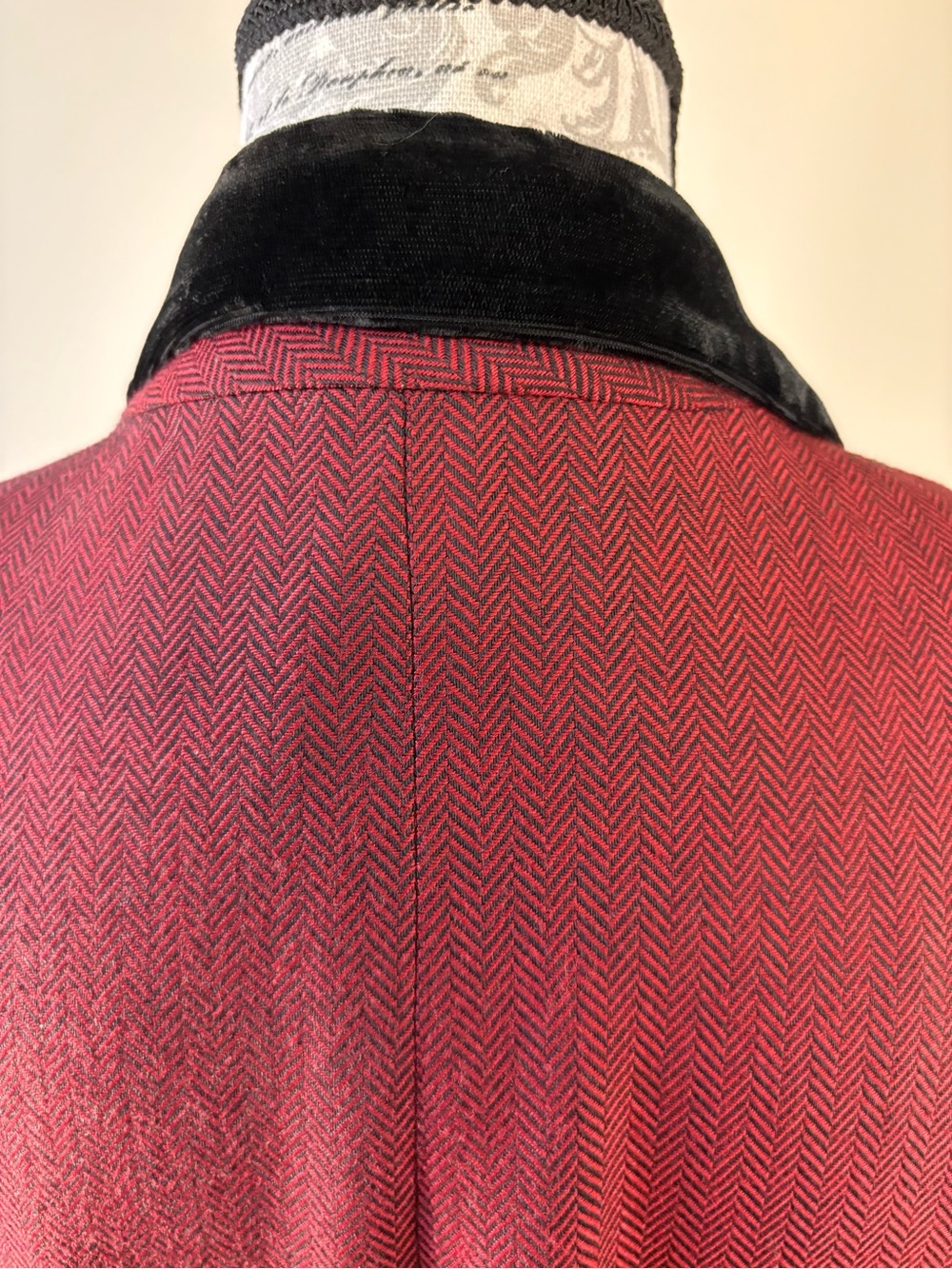 Vintage CHAUS Burgundy Herringbone Blazer Jacket with Black Velvet Accents - Picture 6 of 10